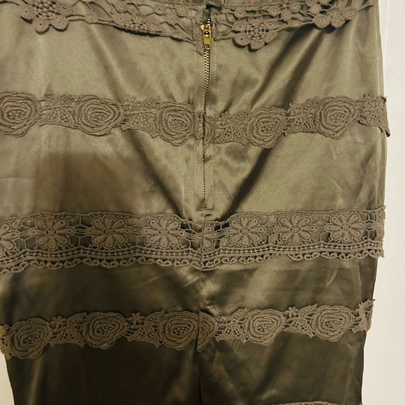 OLIVE GREEN SATIN AND EMBROIDERY LACE DETAILED PENCIL SKIRT - Picture 3 of 3